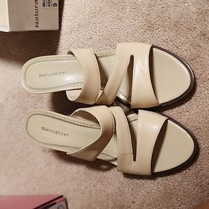 Beige leather sandals size 9 naturalizers